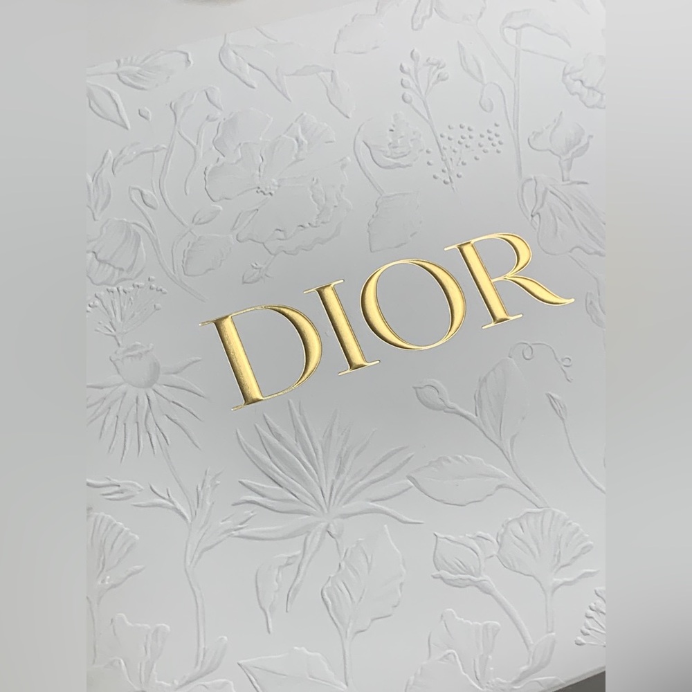 DIOR Box with Ribbon and Tissue Paper - Picture 3 of 6
